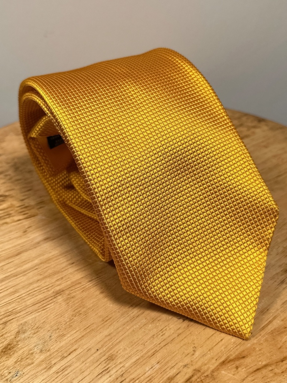 Veuve Clicquot LVMH Paris Geometric Yellow Jacquard 3.5in Silk Tie Made in Italy